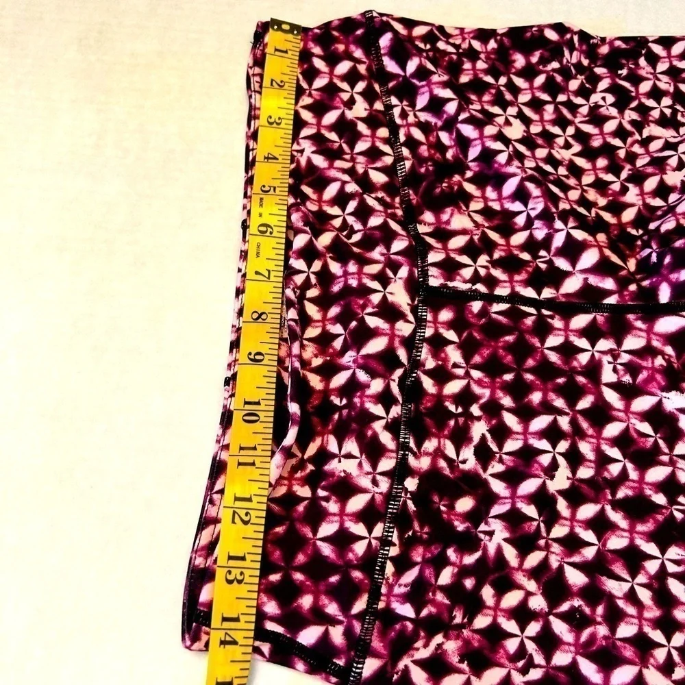 GAIAM women’s yoga pants‎ legging crop capri & mesh design on legs. Size M. G1
